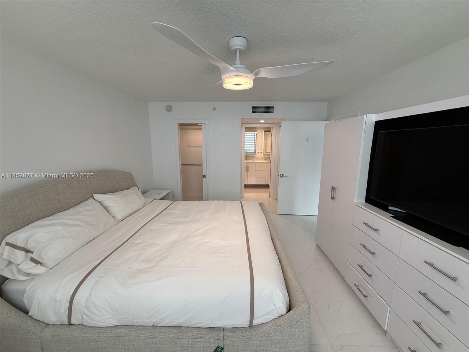 6917 Collins Ave # 906