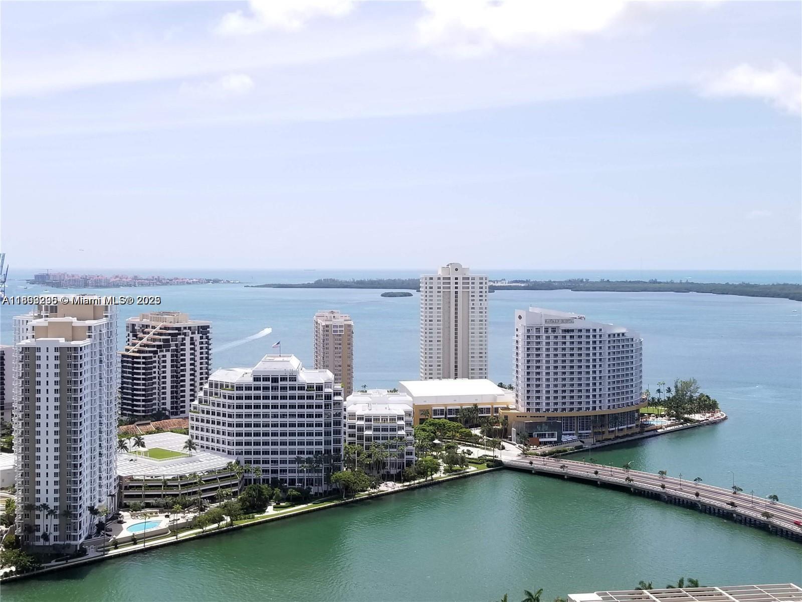 500 Brickell Ave # 1101