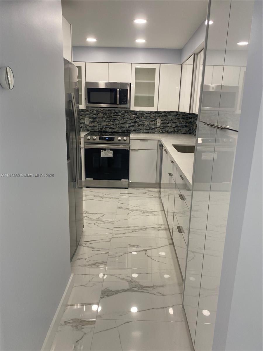 9225 Collins Ave # 704