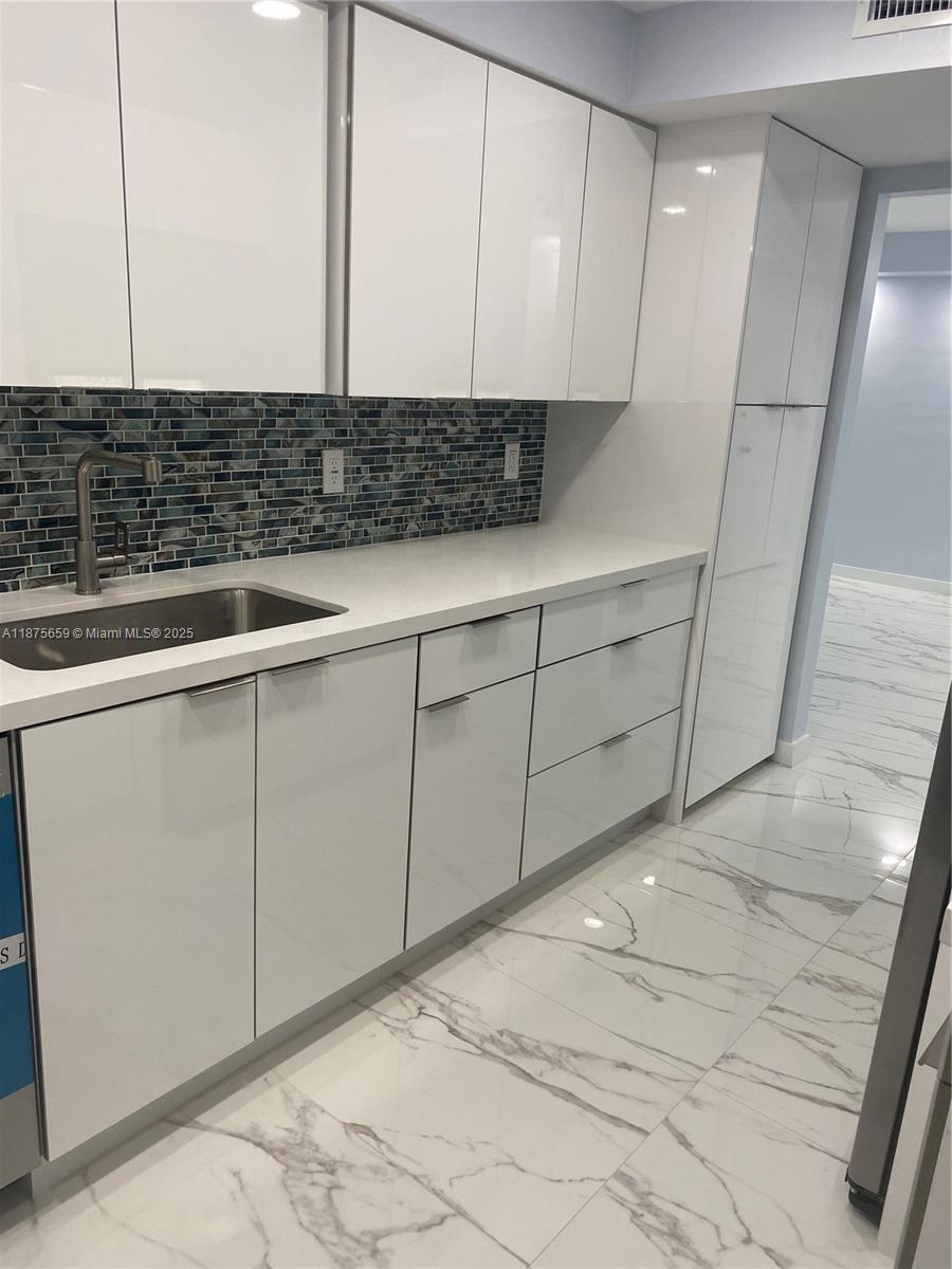 9225 Collins Ave # 704