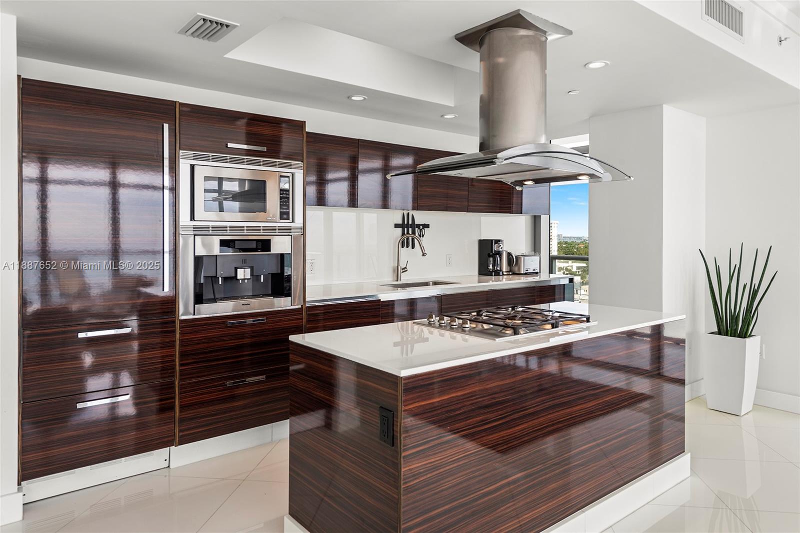 3737 COLLINS AV # 1301 Unit: S-1301
