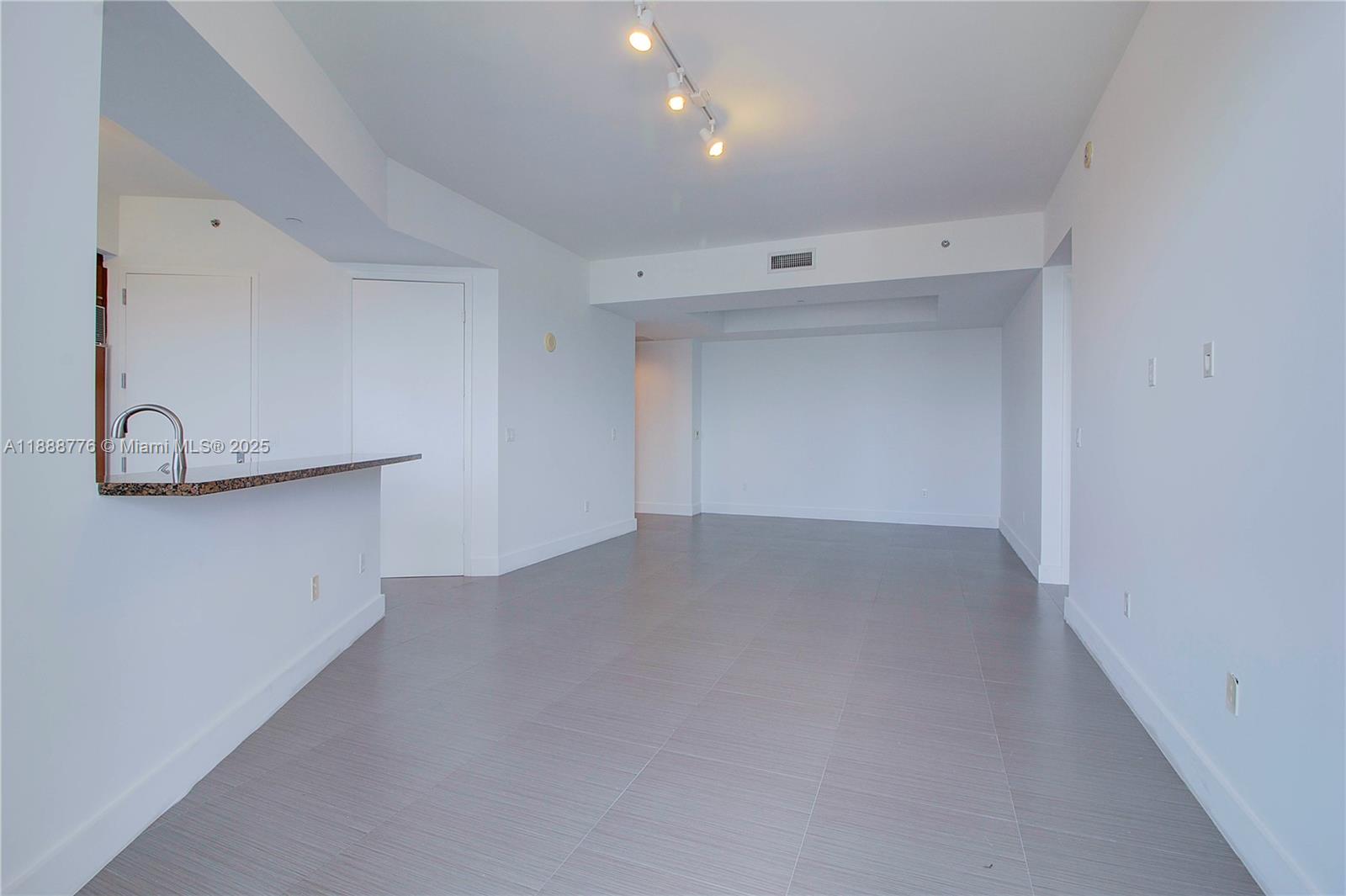 15901 Collins Ave # 1605