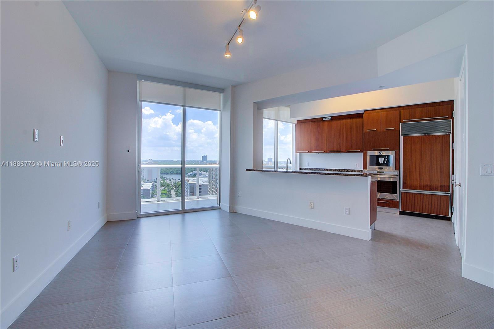 15901 Collins Ave # 1605