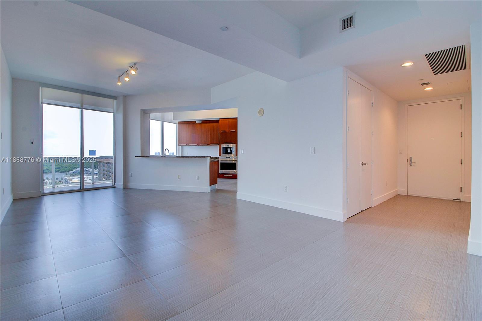 15901 Collins Ave # 1605