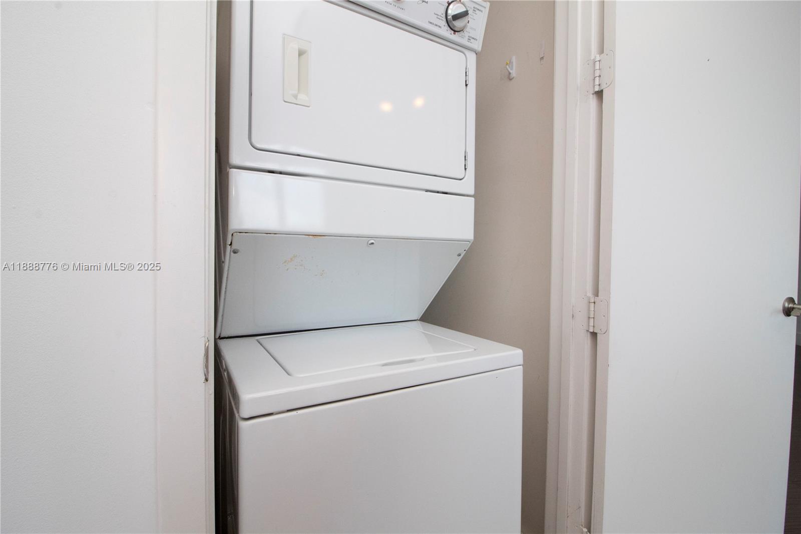 15901 Collins Ave # 1605