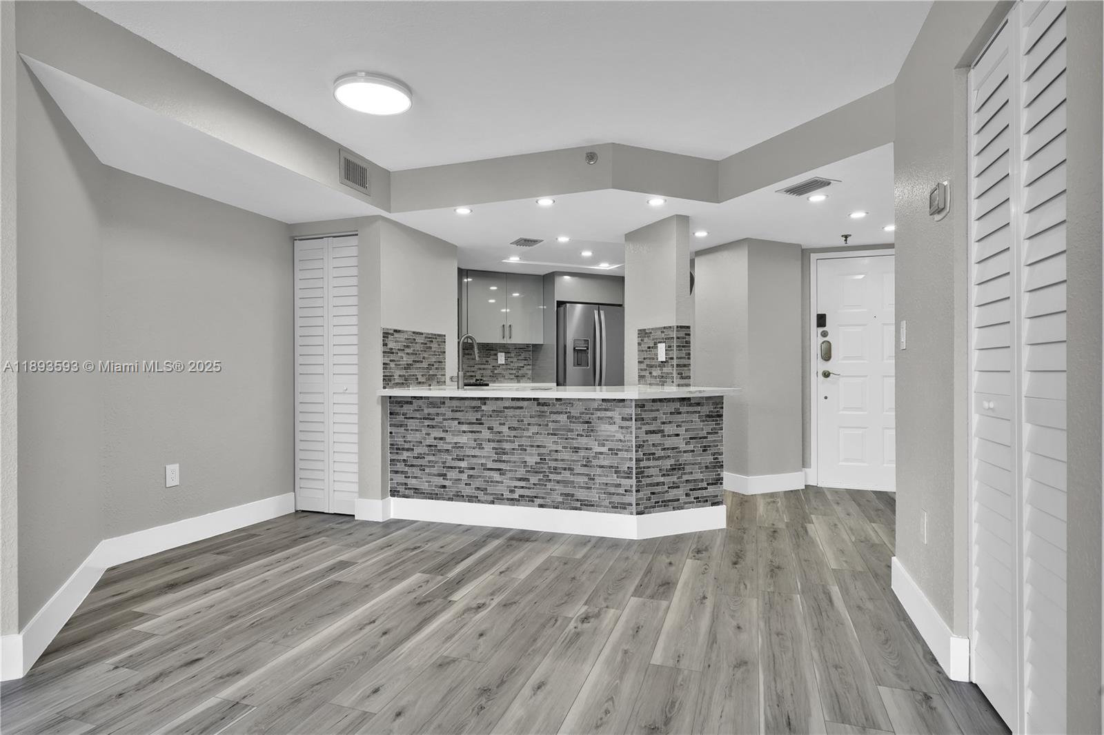5880 Collins Ave # 403