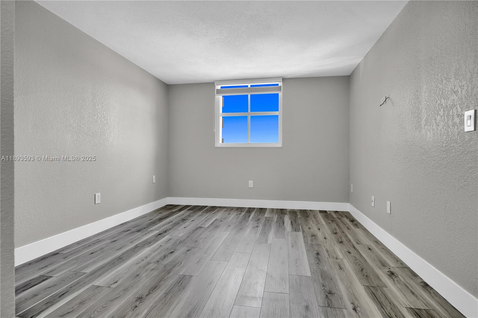 5880 Collins Ave # 403