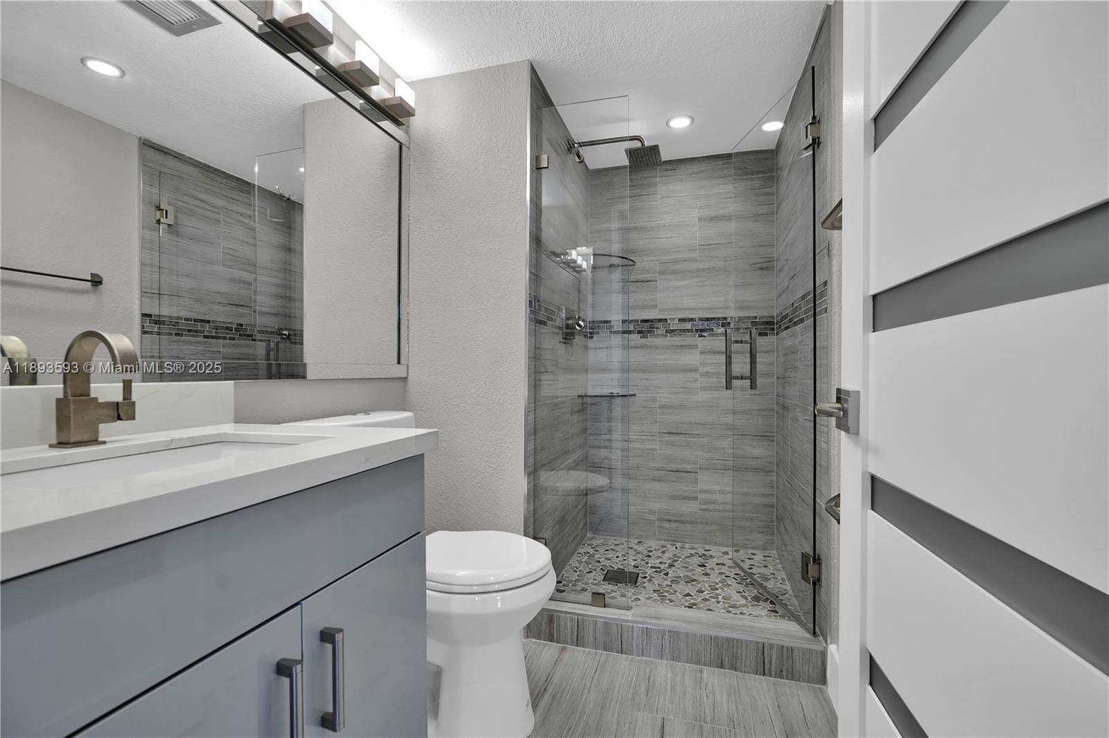 5880 Collins Ave # 403