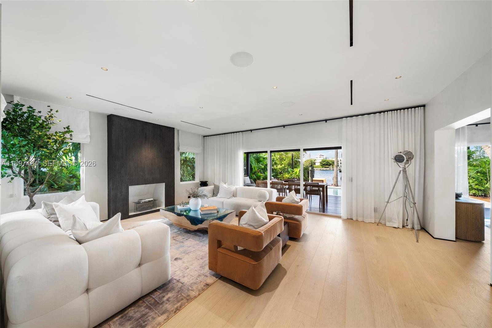 244 W San Marino Dr