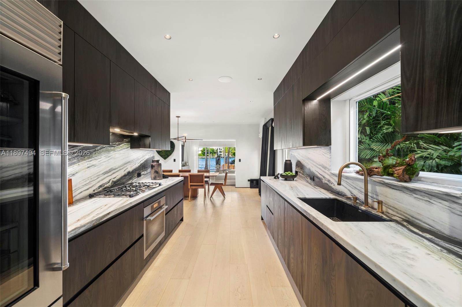 244 W San Marino Dr