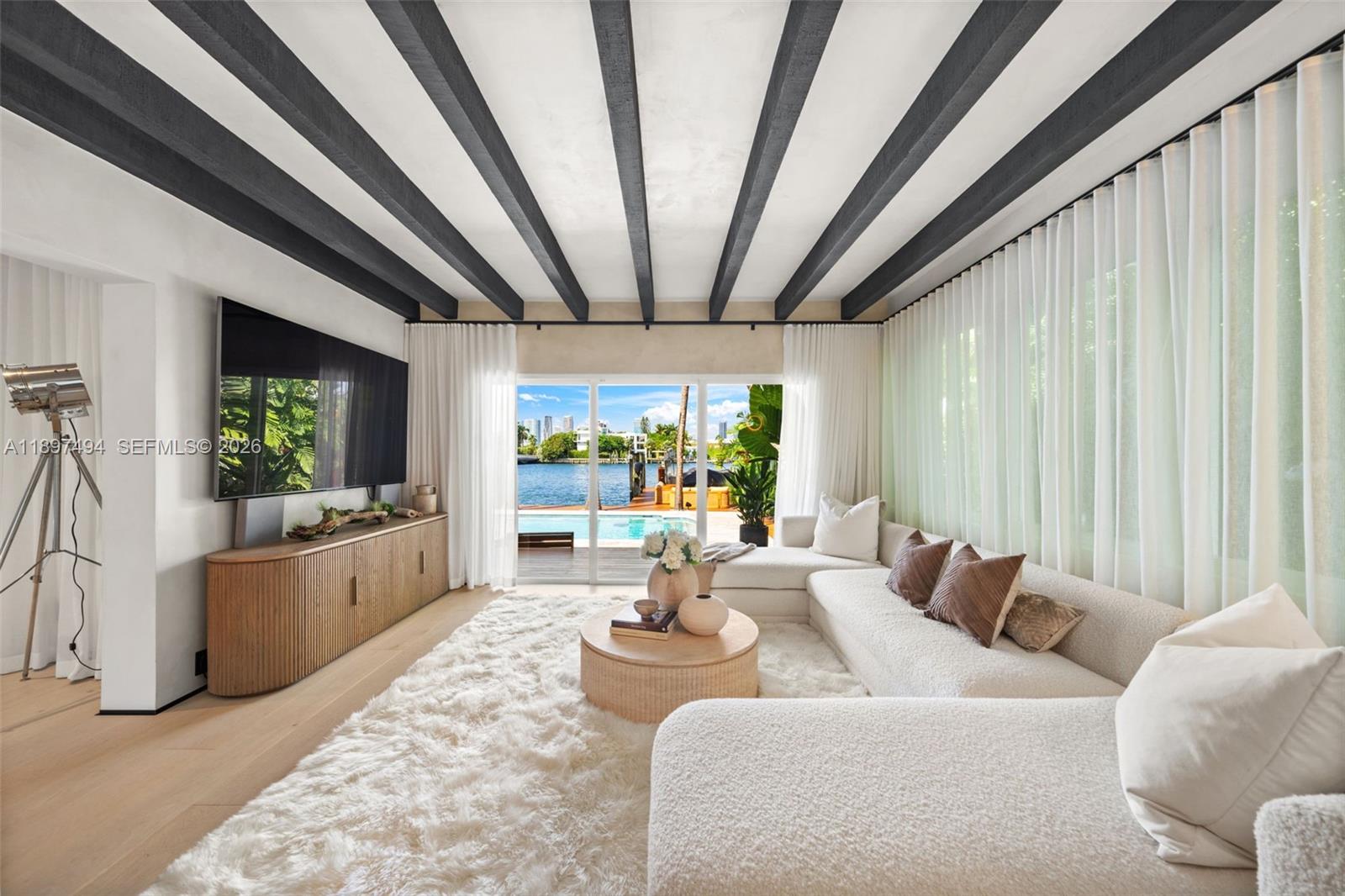 244 W San Marino Dr
