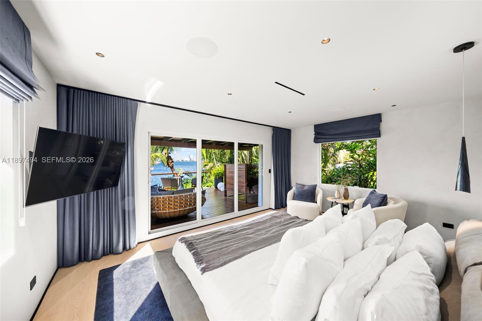 244 W San Marino Dr