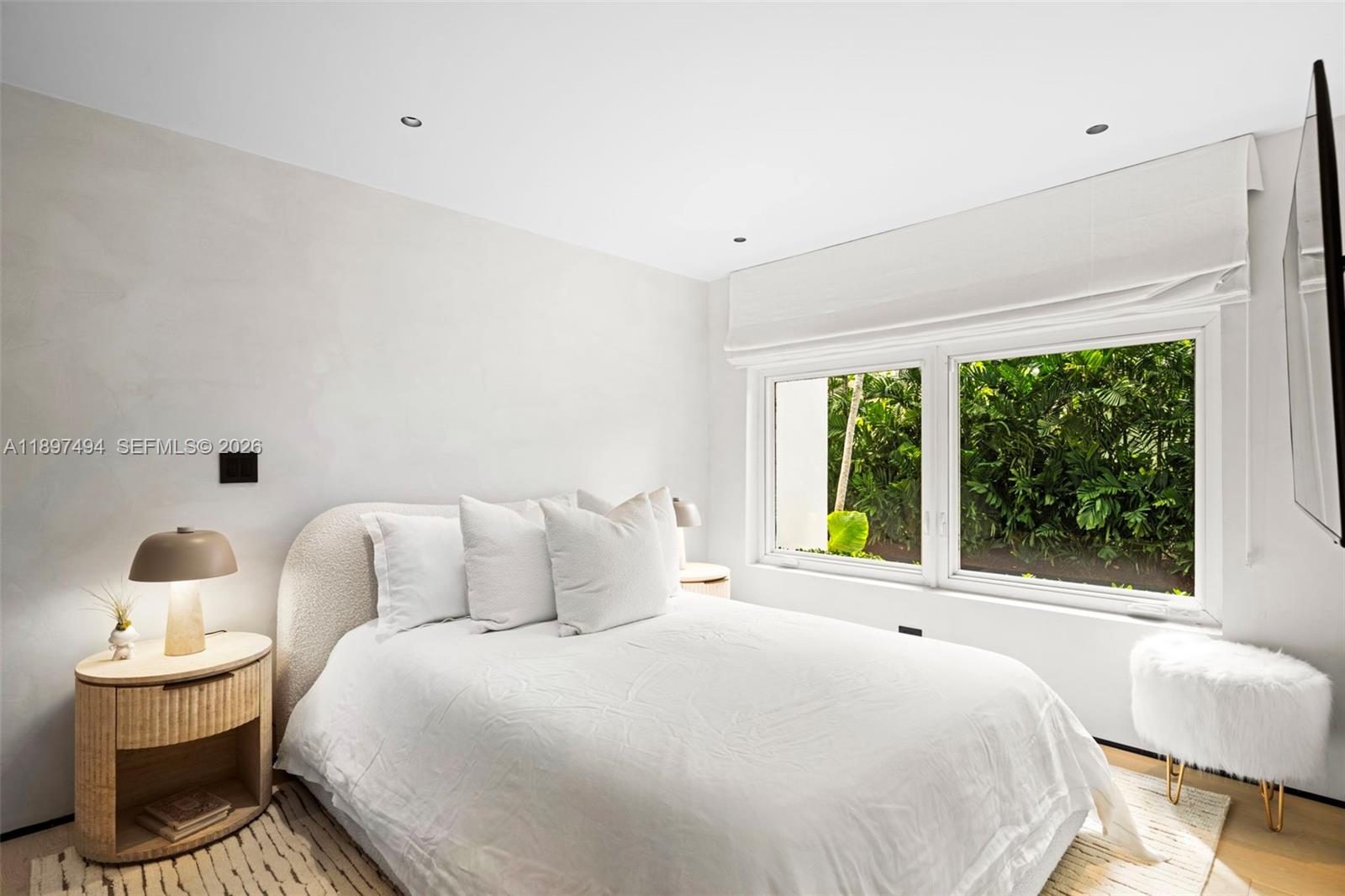 244 W San Marino Dr