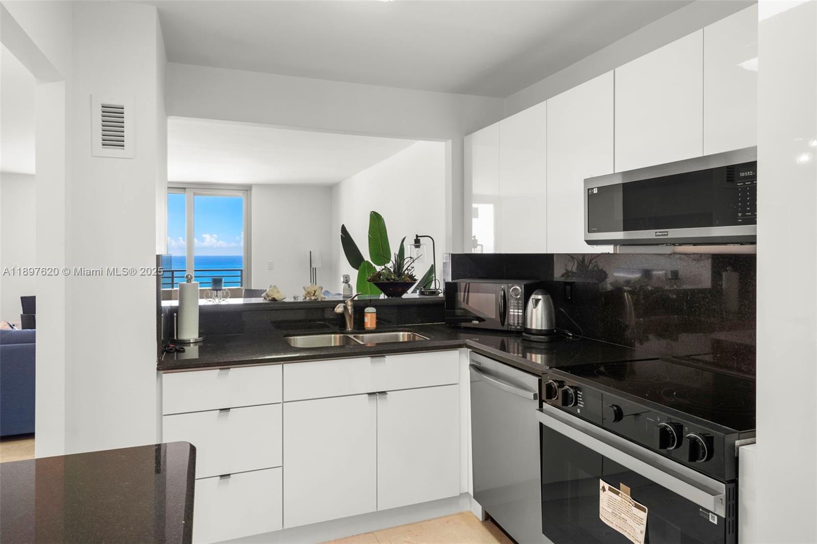 5555 Collins Ave # 14E