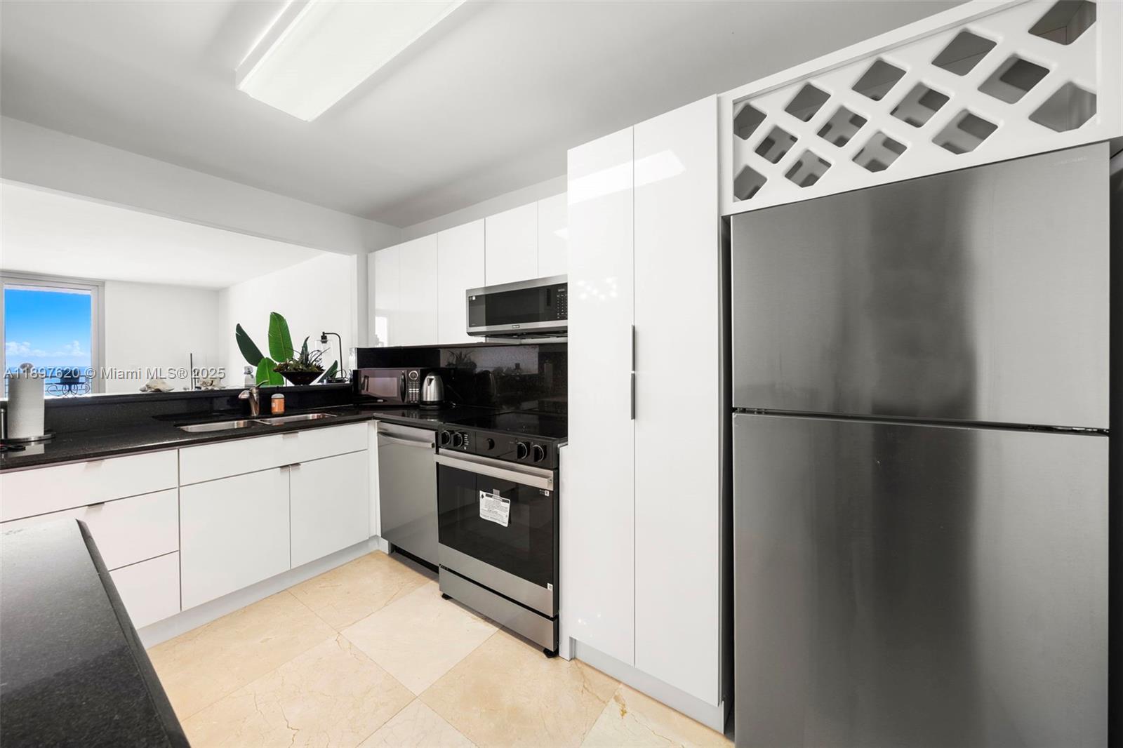 5555 Collins Ave # 14E