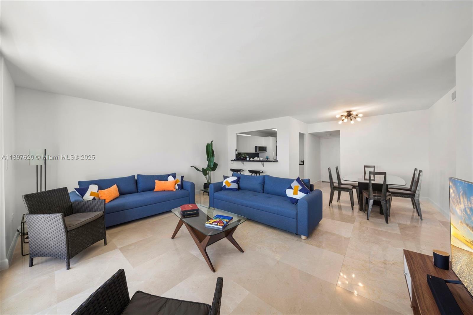 5555 Collins Ave # 14E