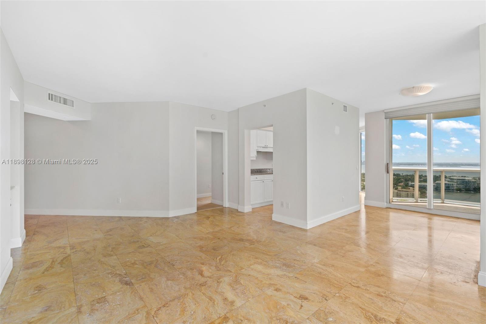 4775 Collins Ave # 3207