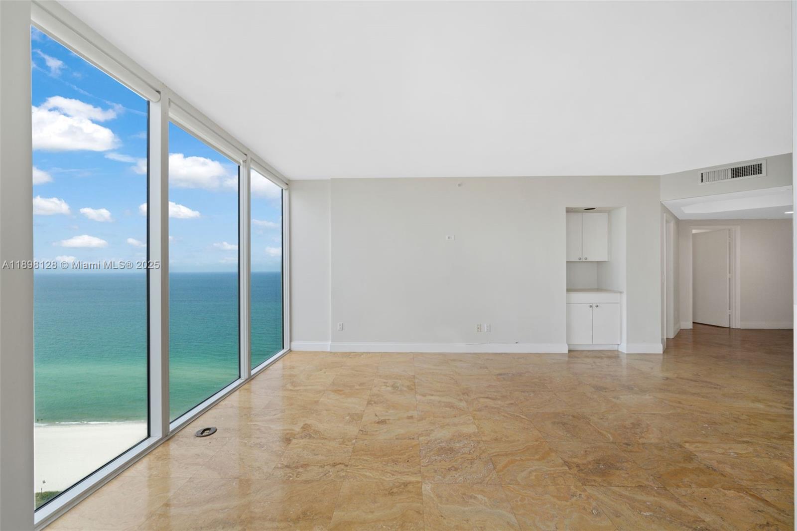 4775 Collins Ave # 3207
