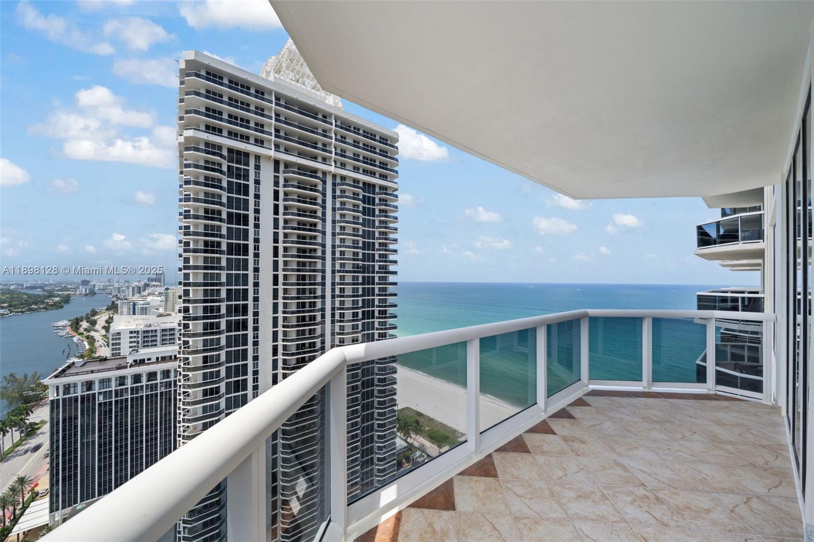 4775 Collins Ave # 3207