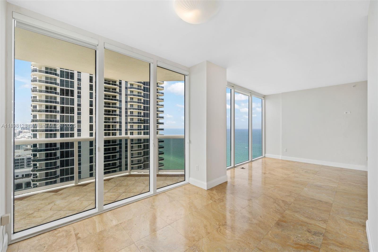 4775 Collins Ave # 3207