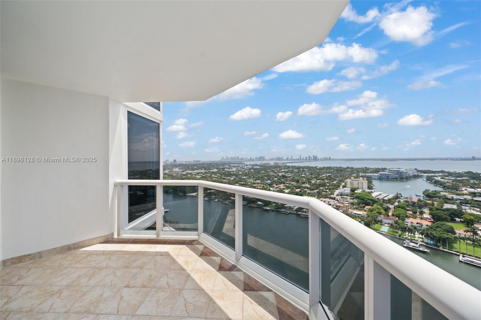 4775 Collins Ave # 3207