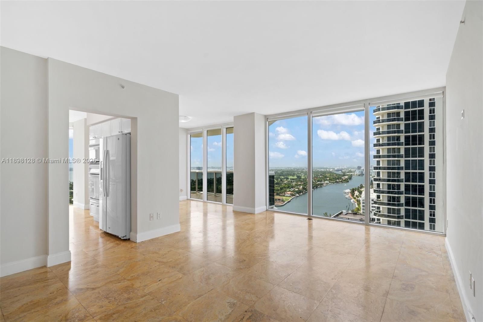 4775 Collins Ave # 3207