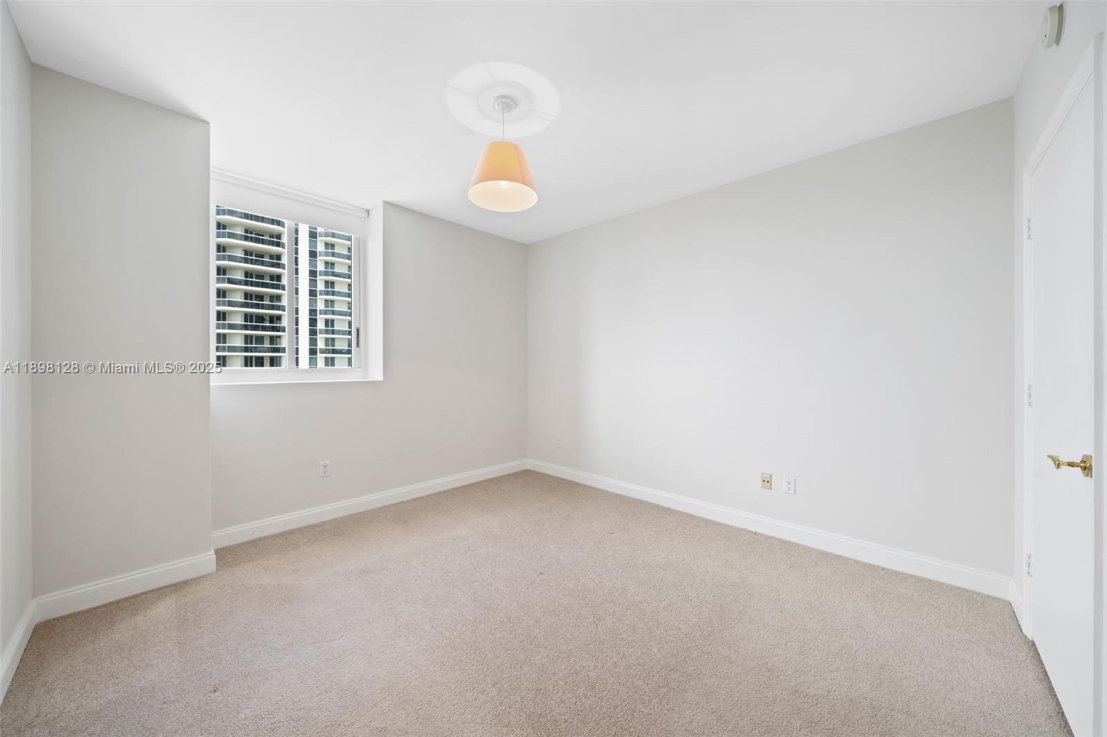 4775 Collins Ave # 3207