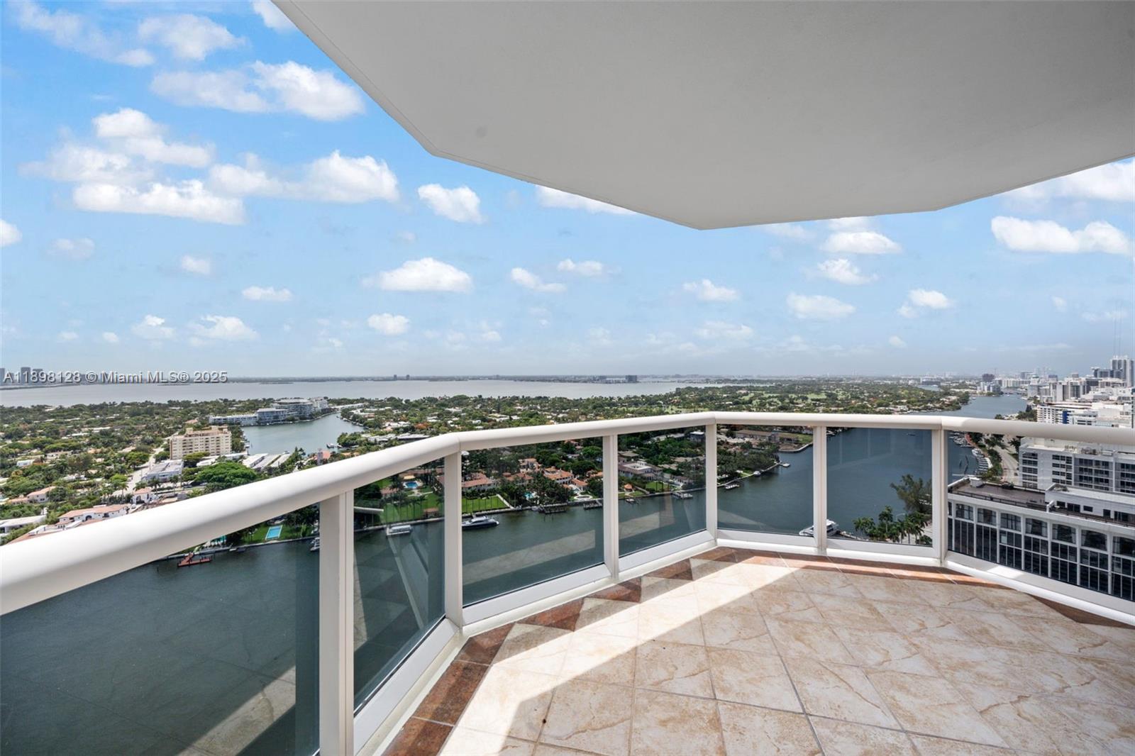 4775 Collins Ave # 3207