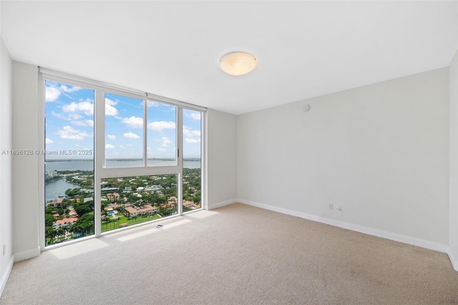 4775 Collins Ave # 3207