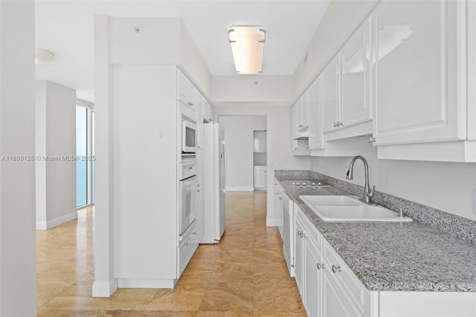 4775 Collins Ave # 3207