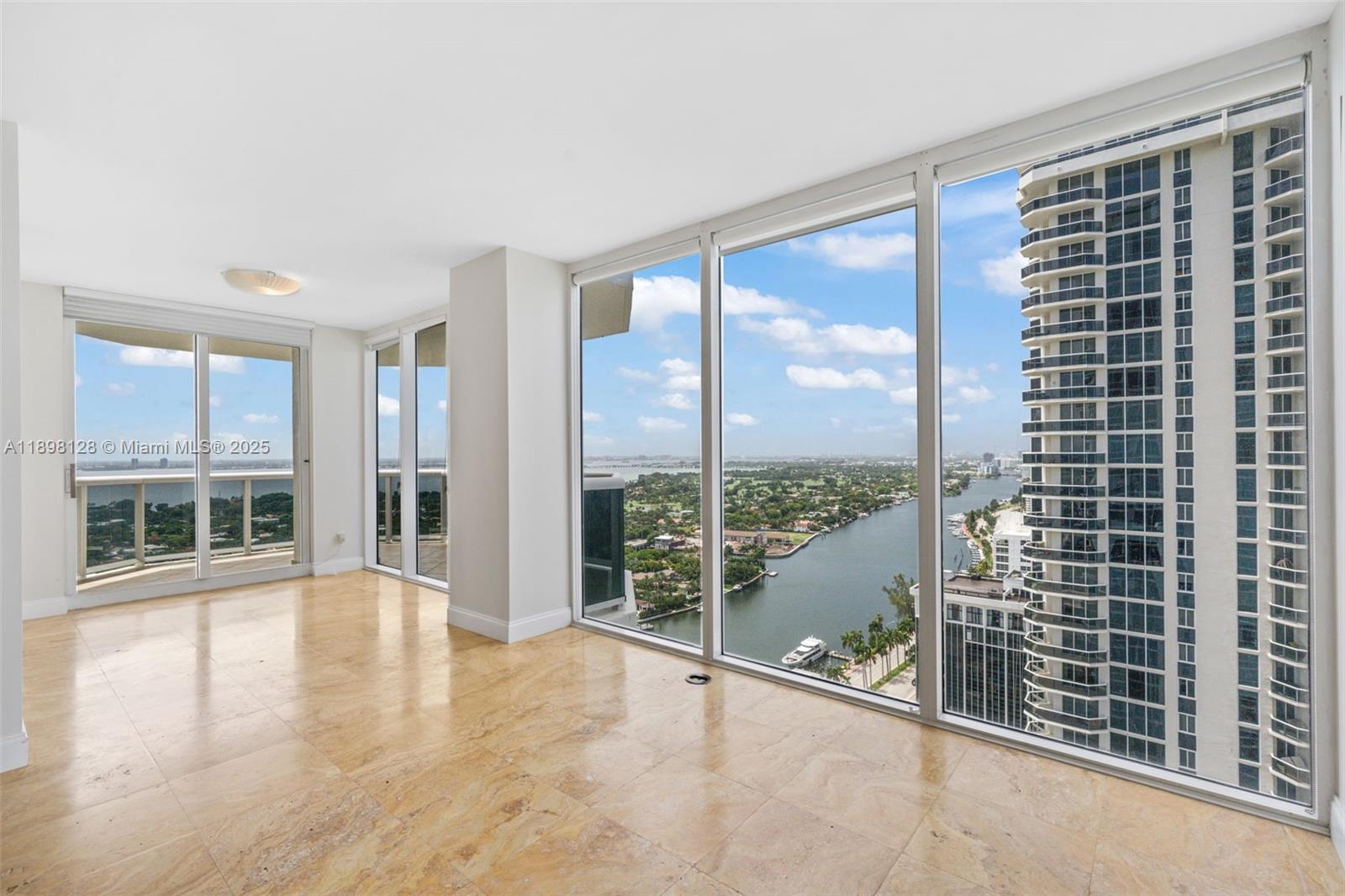 4775 Collins Ave # 3207