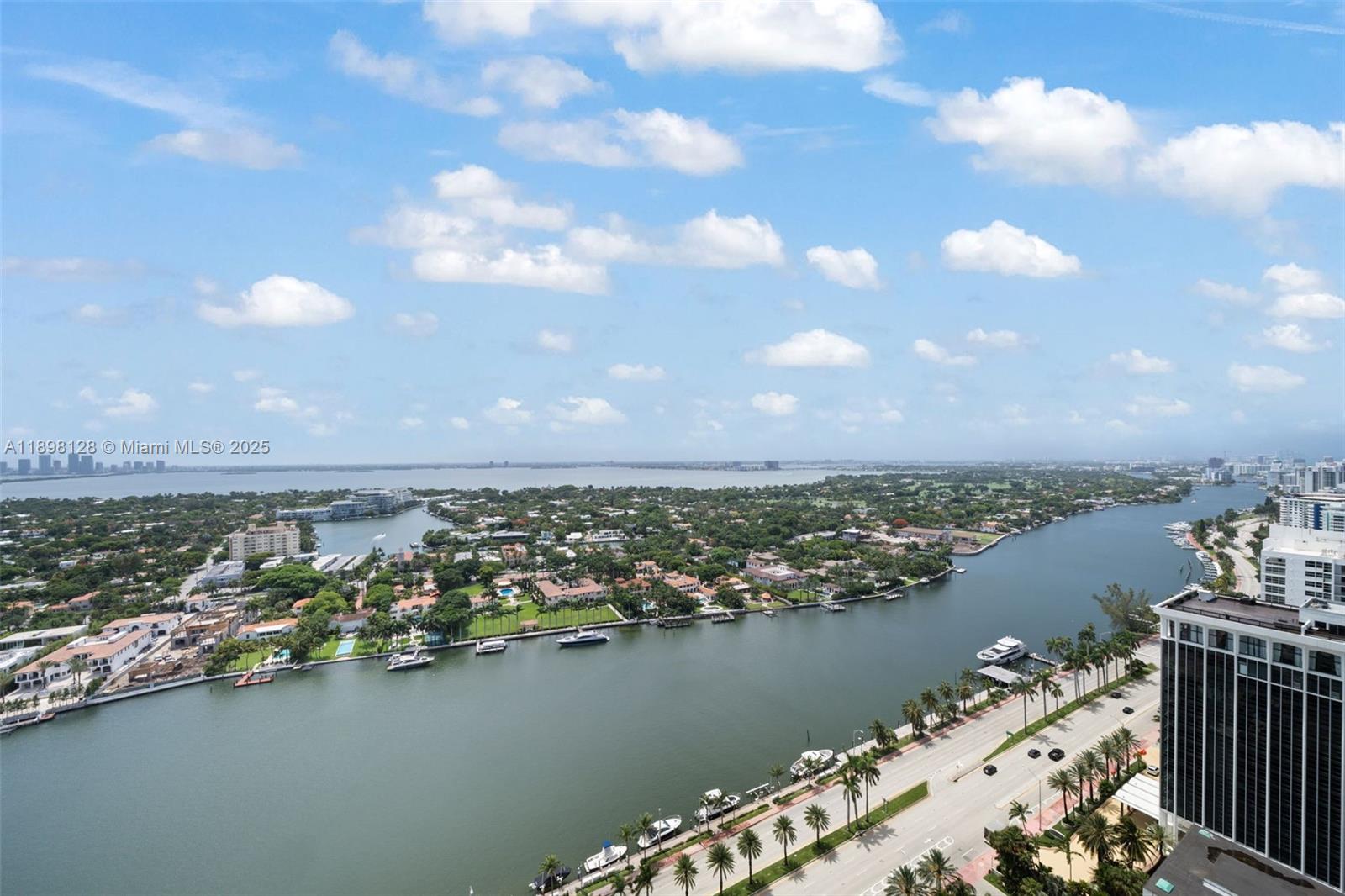 4775 Collins Ave # 3207