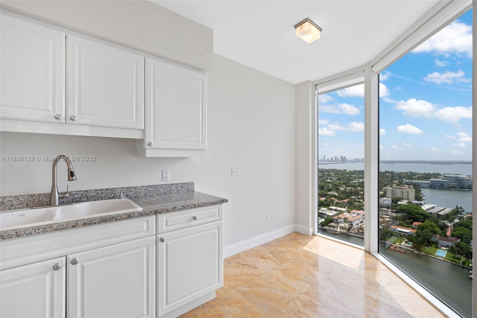 4775 Collins Ave # 3207