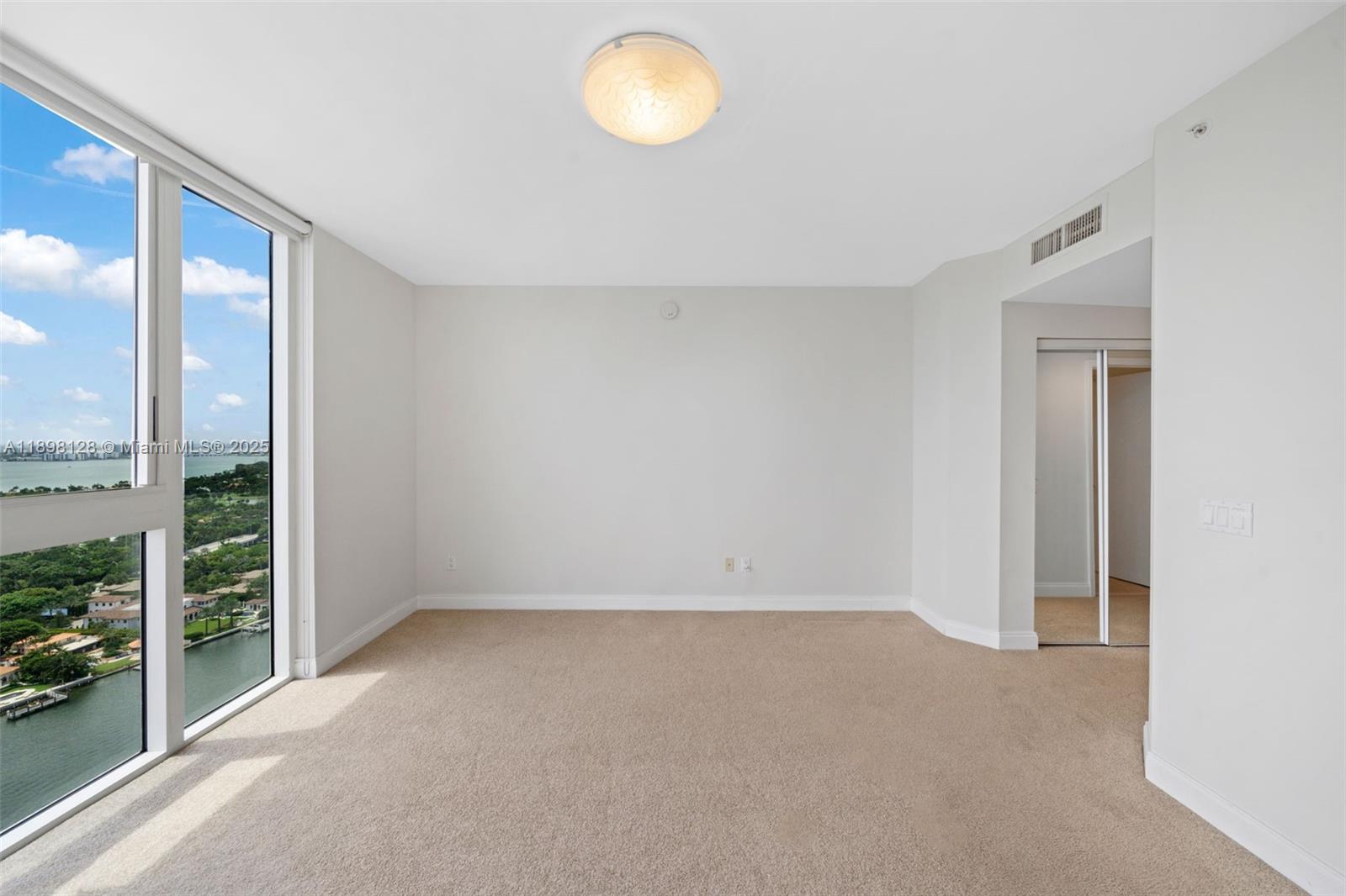4775 Collins Ave # 3207
