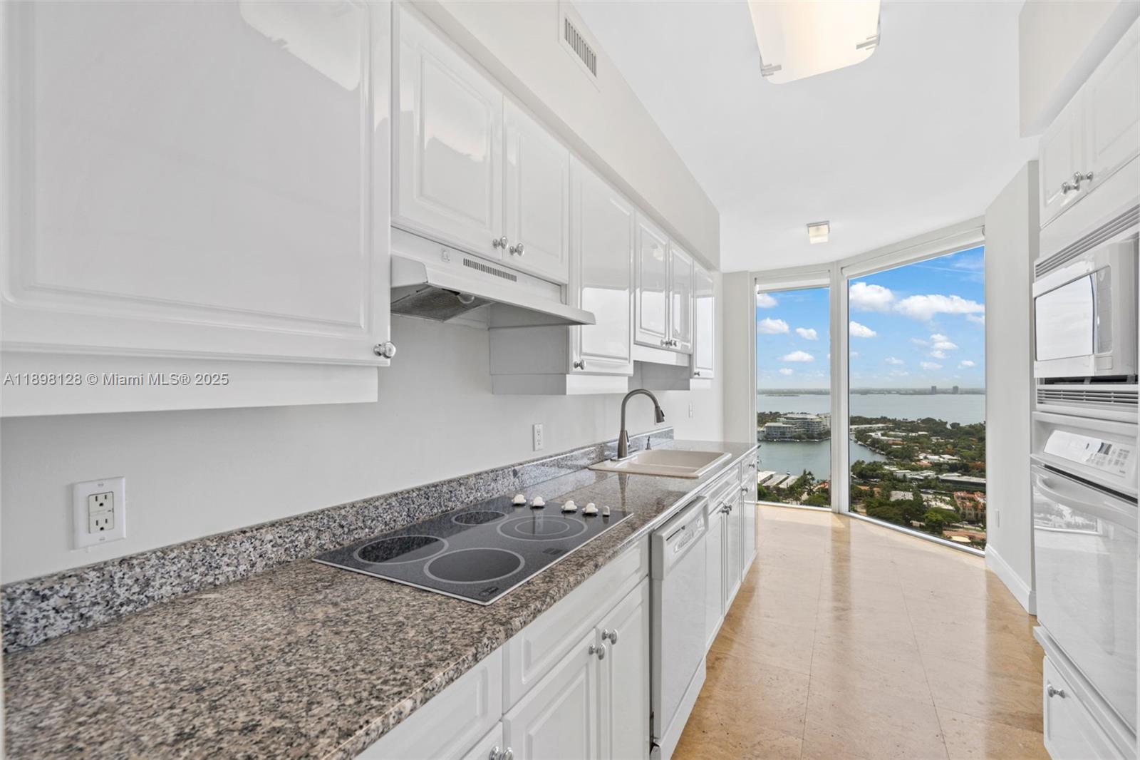 4775 Collins Ave # 3207