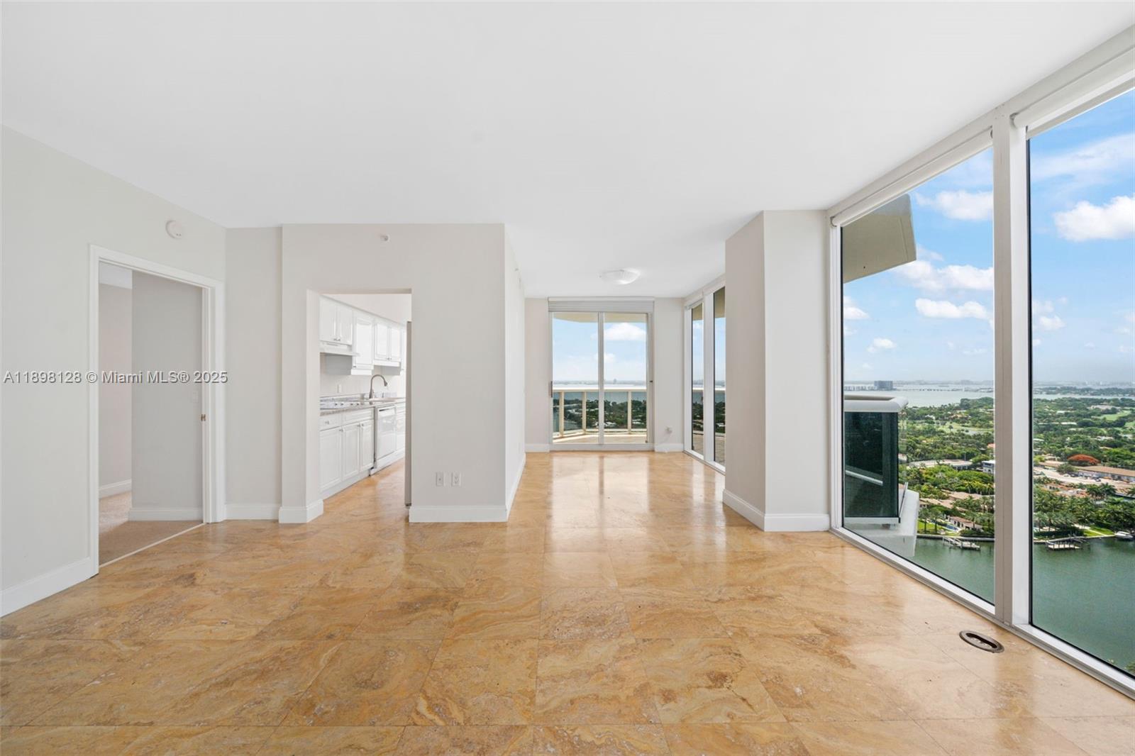 4775 Collins Ave # 3207