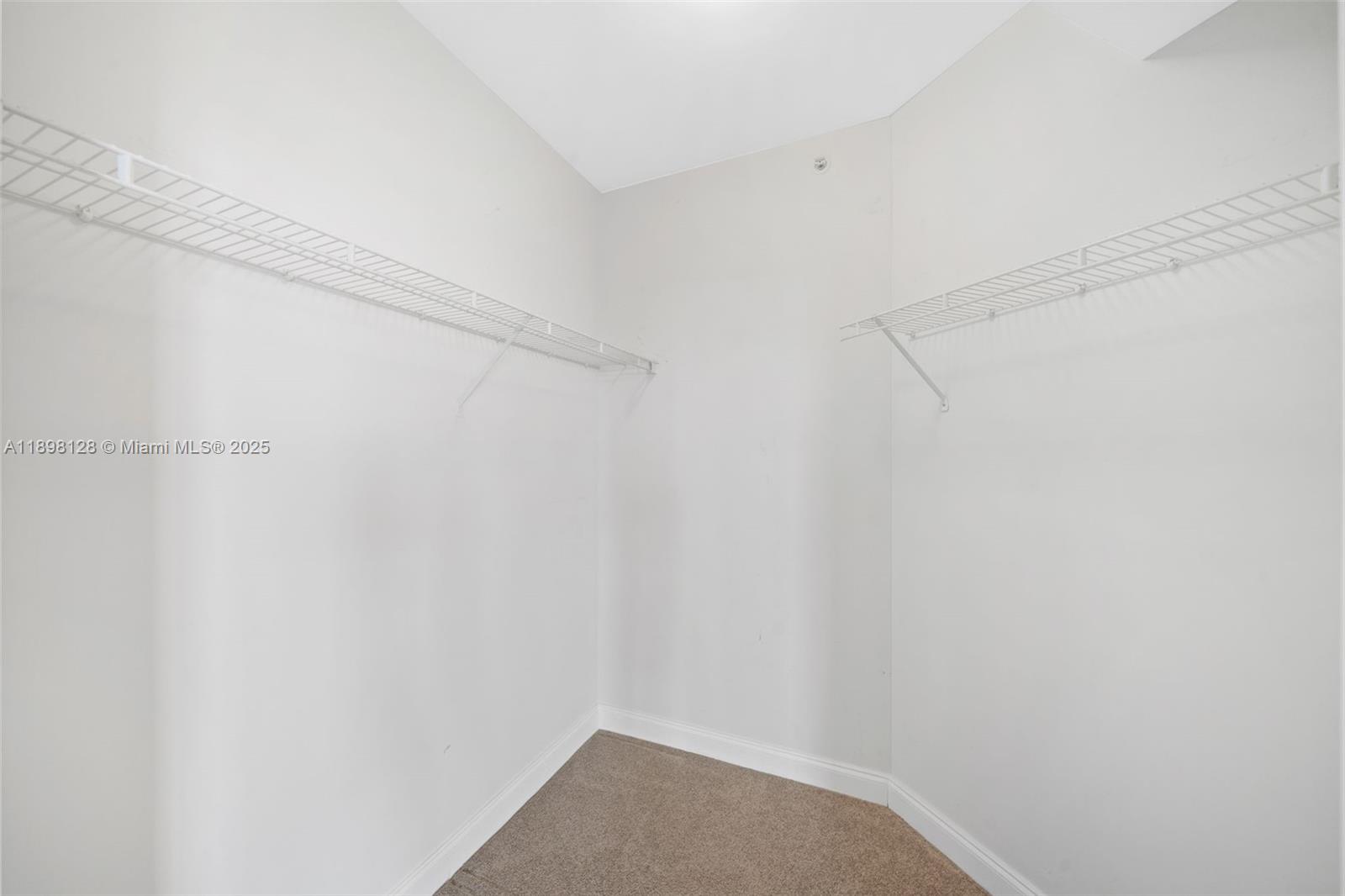 4775 Collins Ave # 3207