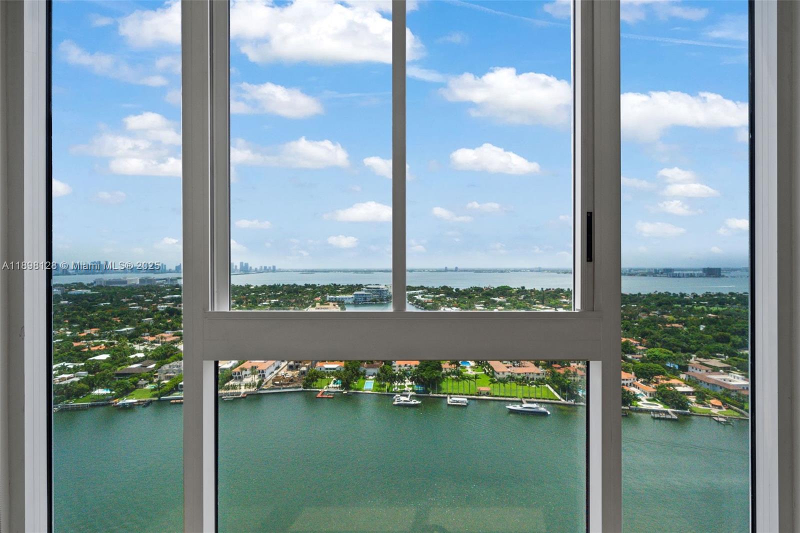 4775 Collins Ave # 3207