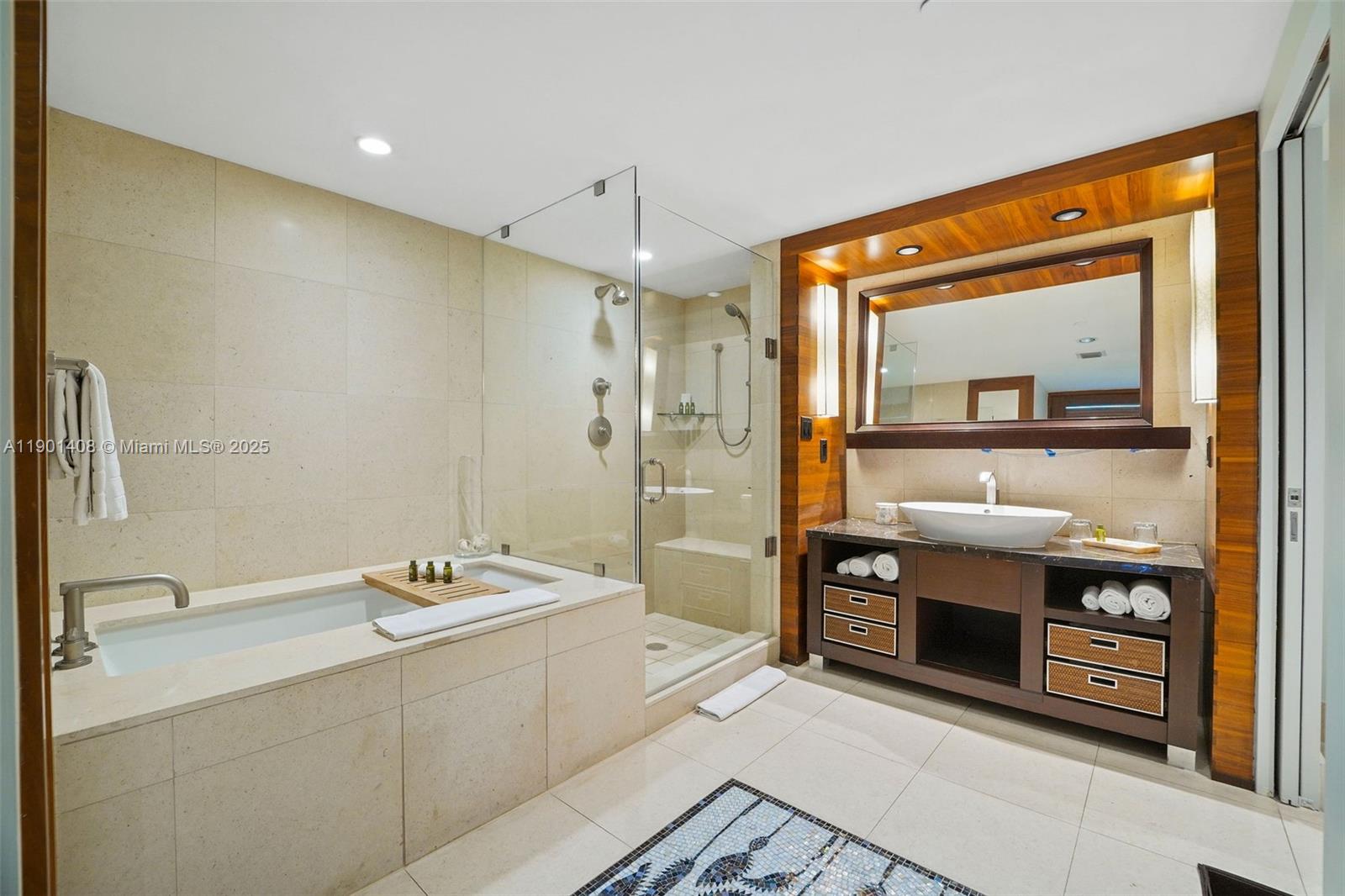 6801 Collins Ave # 422