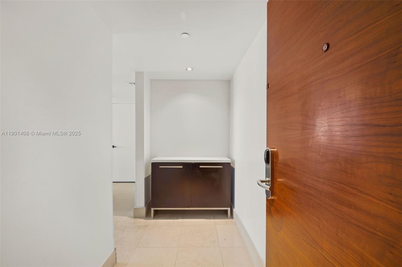 6801 Collins Ave # 422