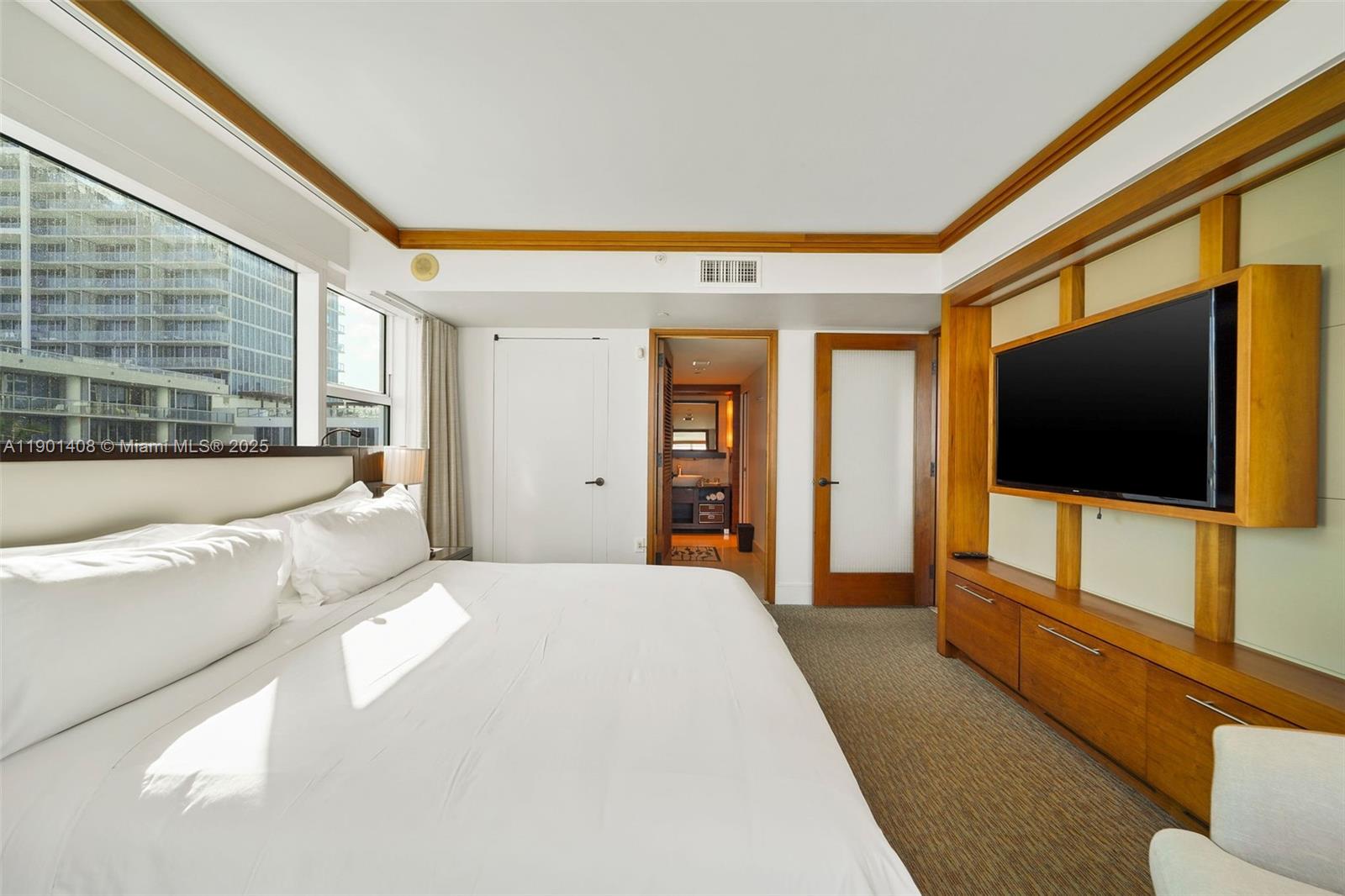 6801 Collins Ave # 422