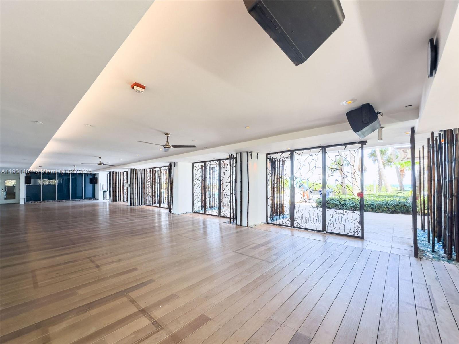 6801 Collins Ave # 422