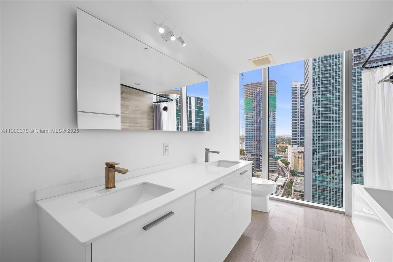 1300 Brickell Bay Dr # 2402