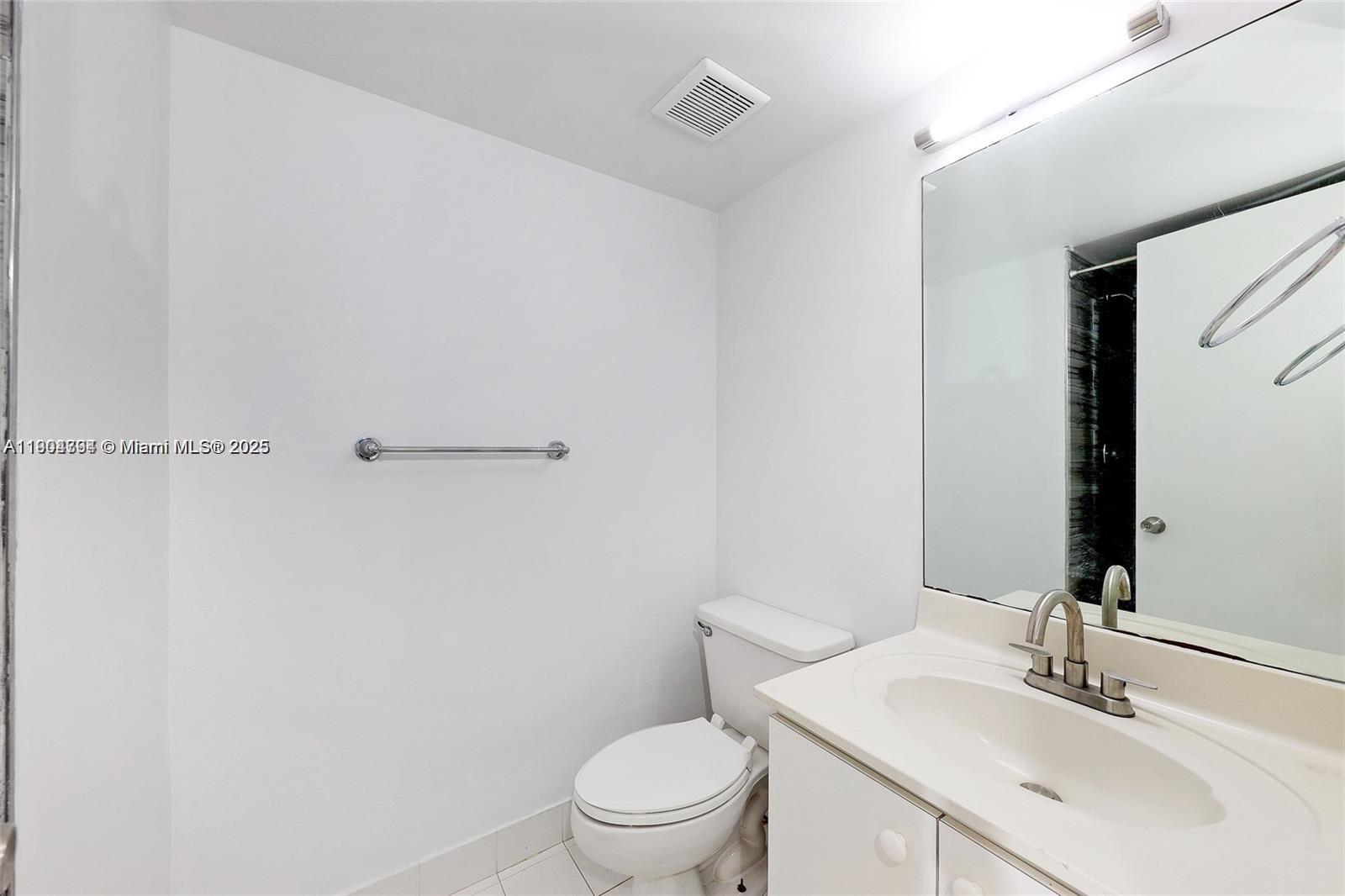 2600 Collins Ave # 405
