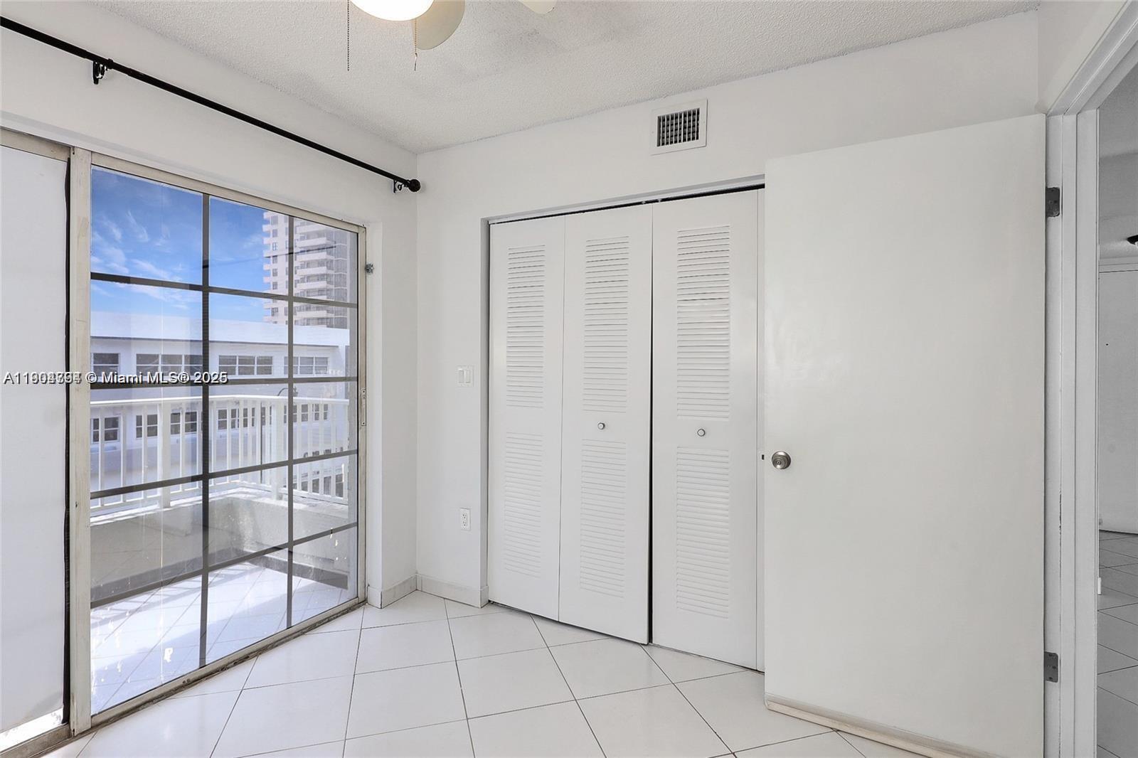 2600 Collins Ave # 405