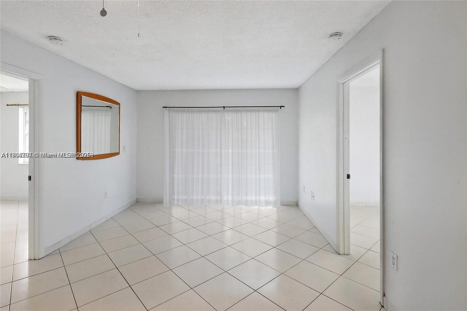 2600 Collins Ave # 405