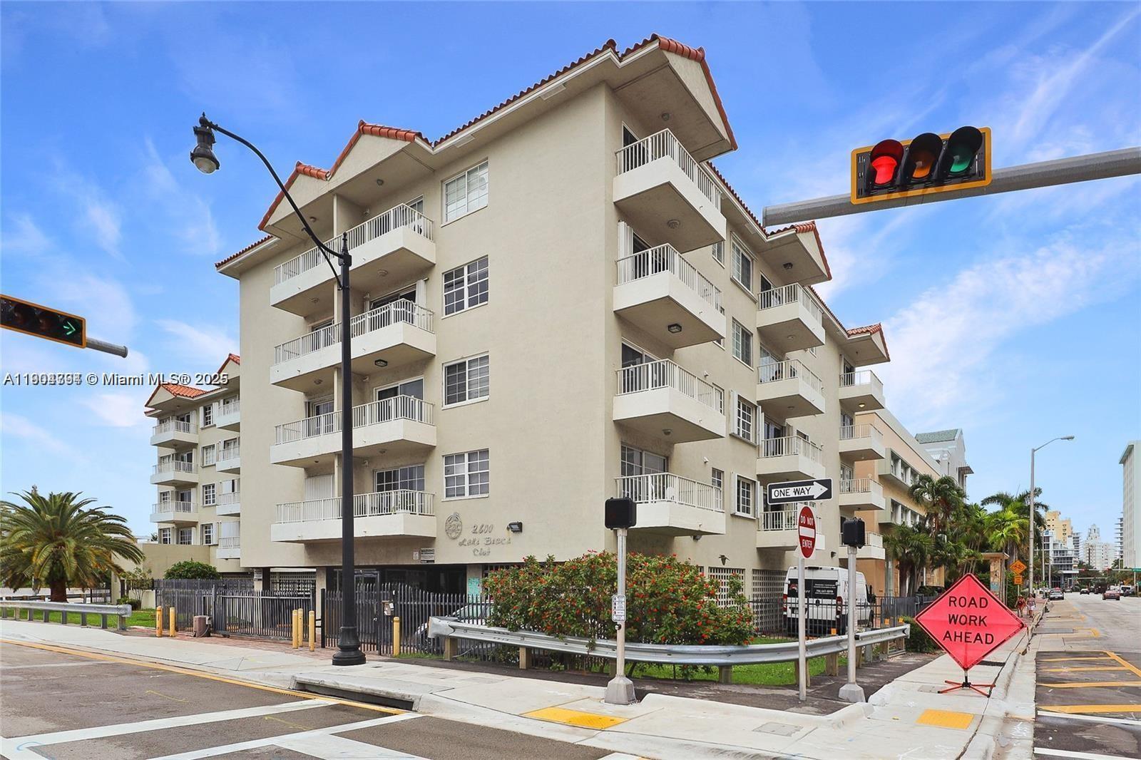 2600 Collins Ave # 405