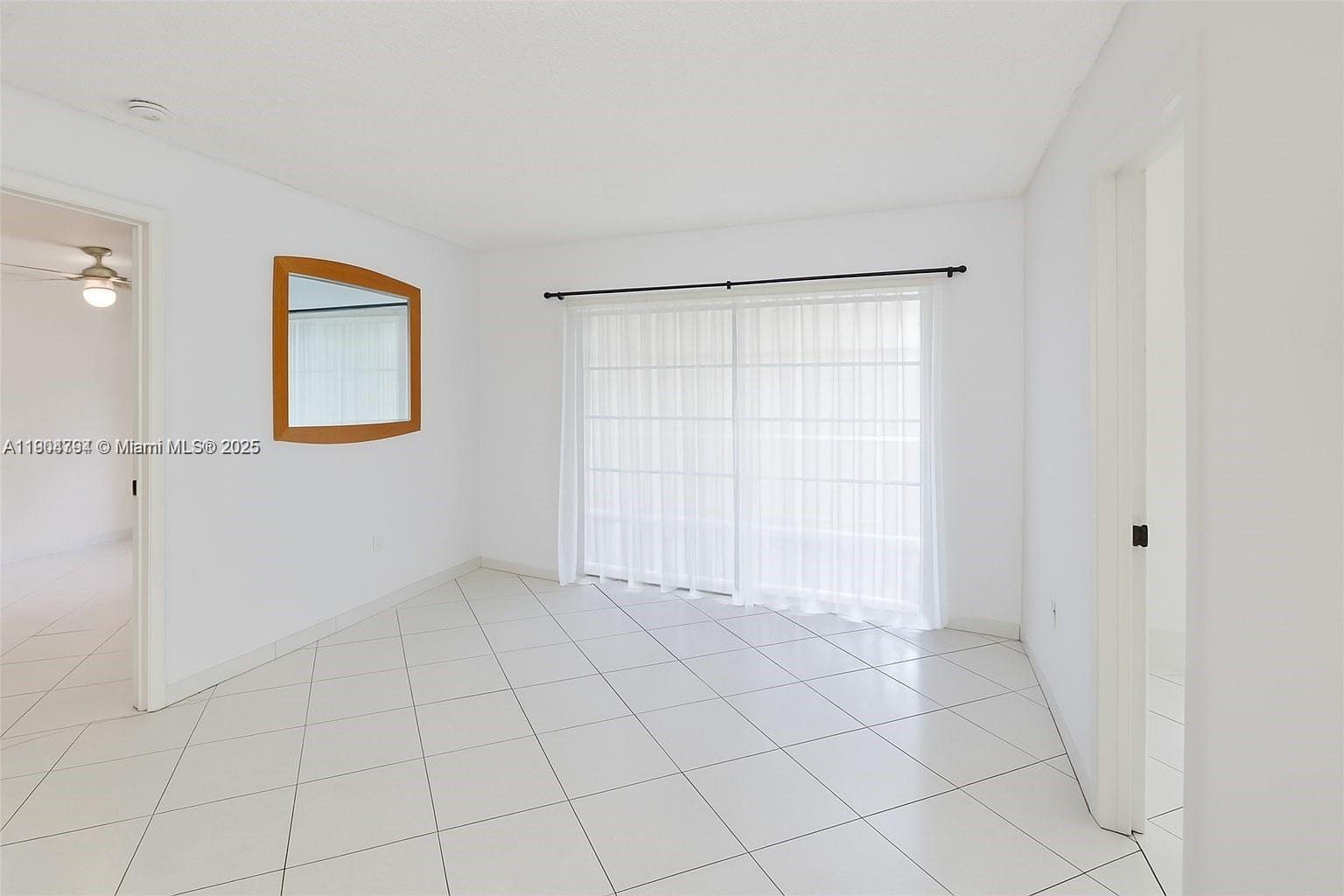 2600 Collins Ave # 405