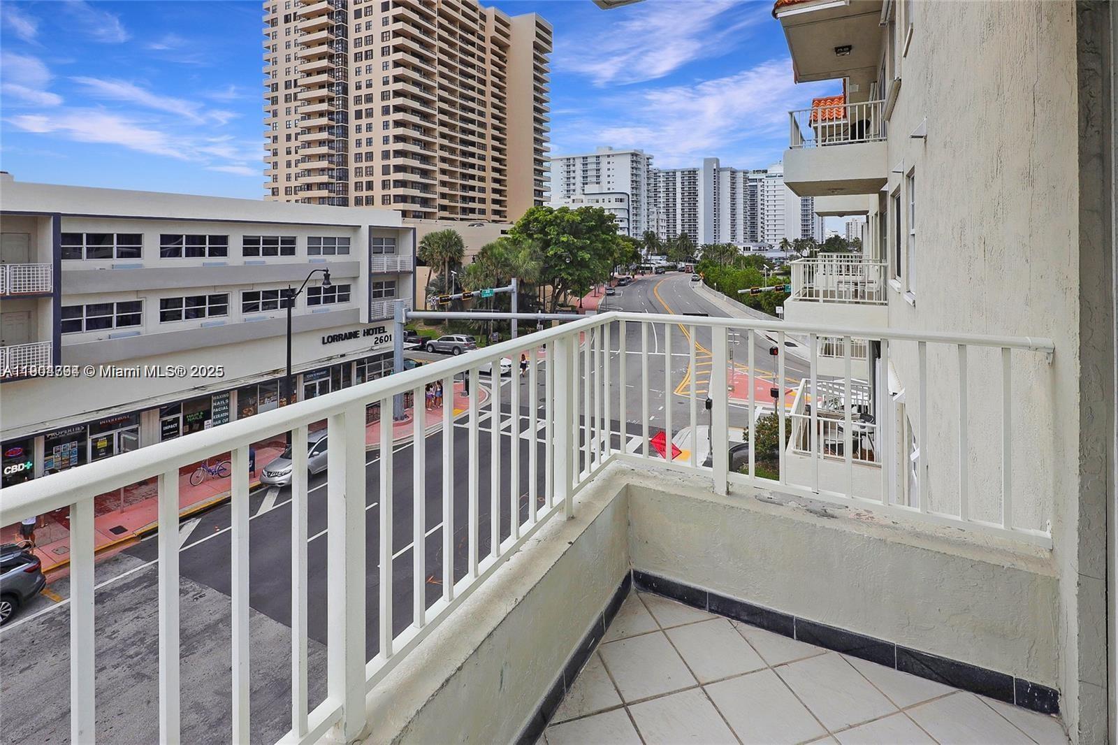 2600 Collins Ave # 405