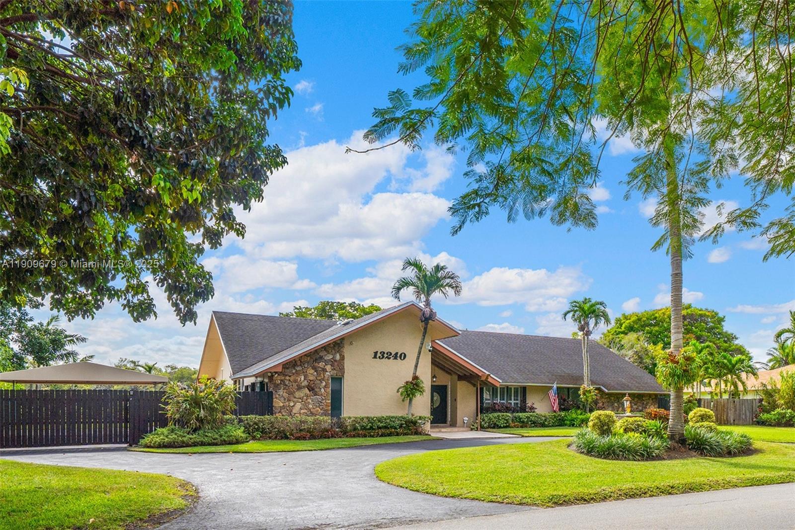 13240 N Calusa Club Dr
